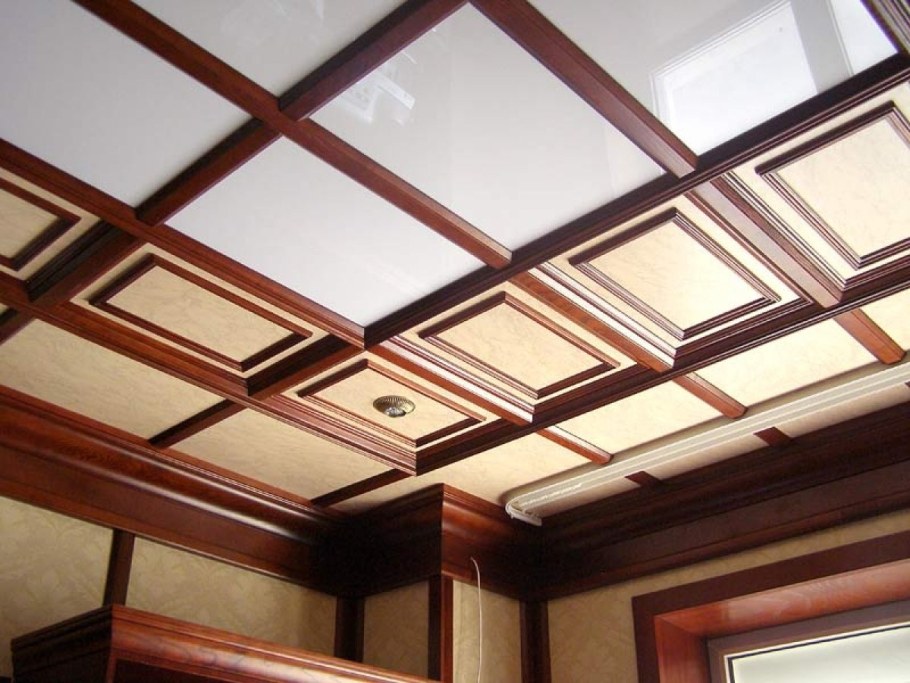 Кессонный потолок из дерева