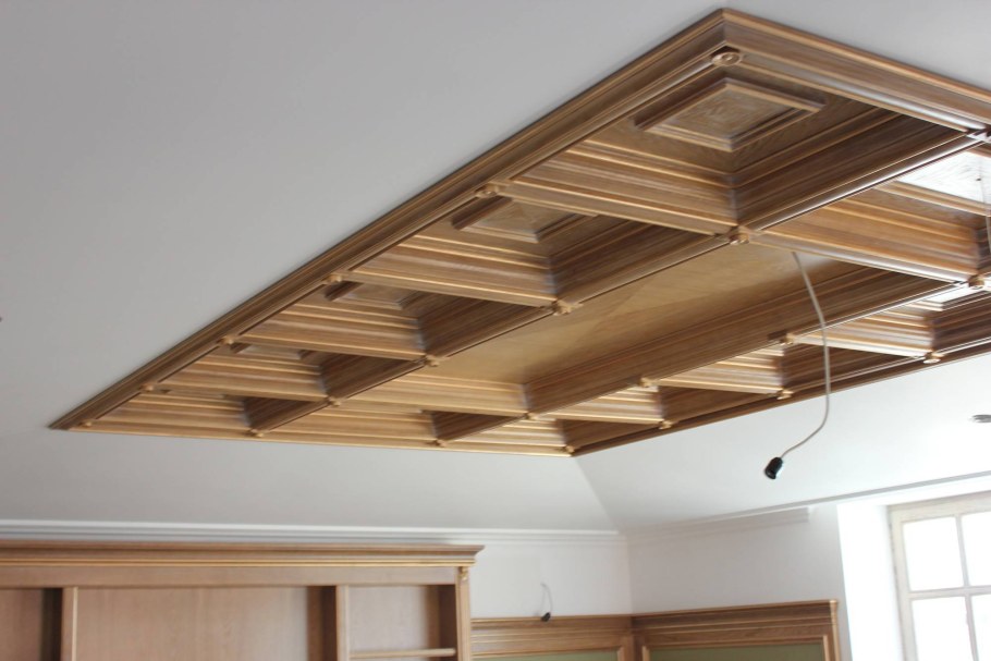 Кессонный потолок из дерева