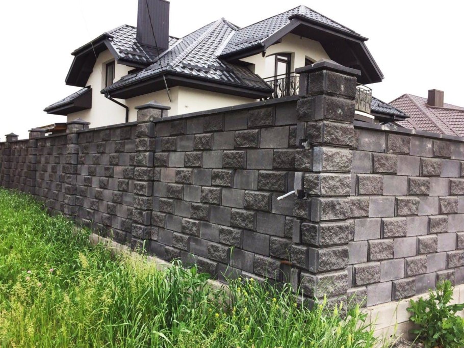 Забор из блоков