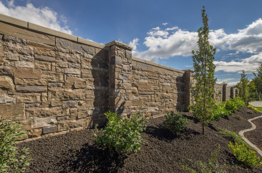 Мешковская каменные заборы