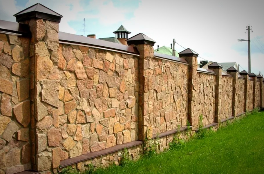 Красивый забор из камня