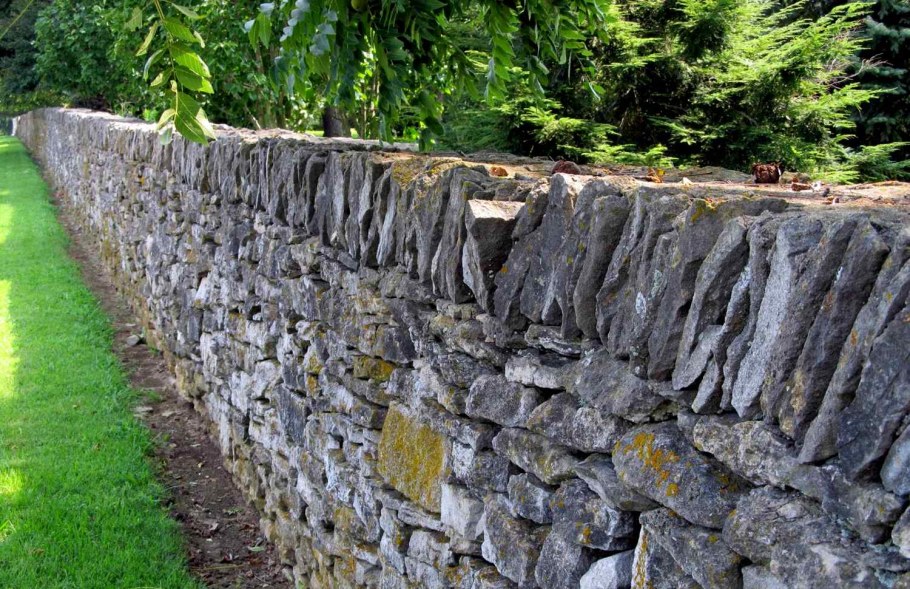 Каменные молдавские заборы