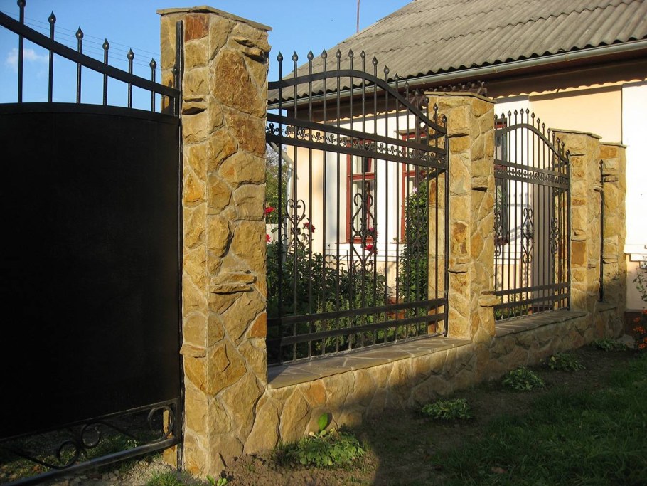 Красивый забор из камня