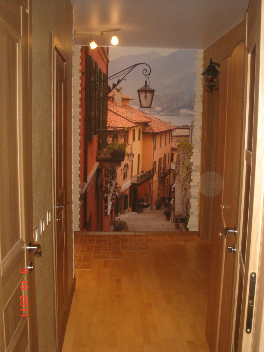 Роспись стен в прихожей