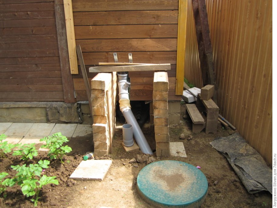 Уличный туалет из поддонов