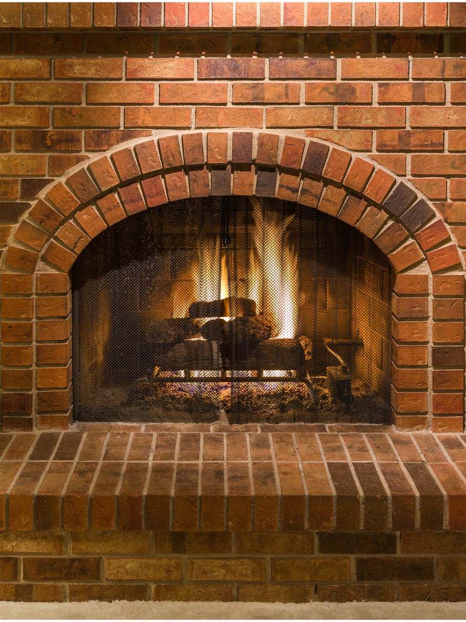 Фотообои стена с камином