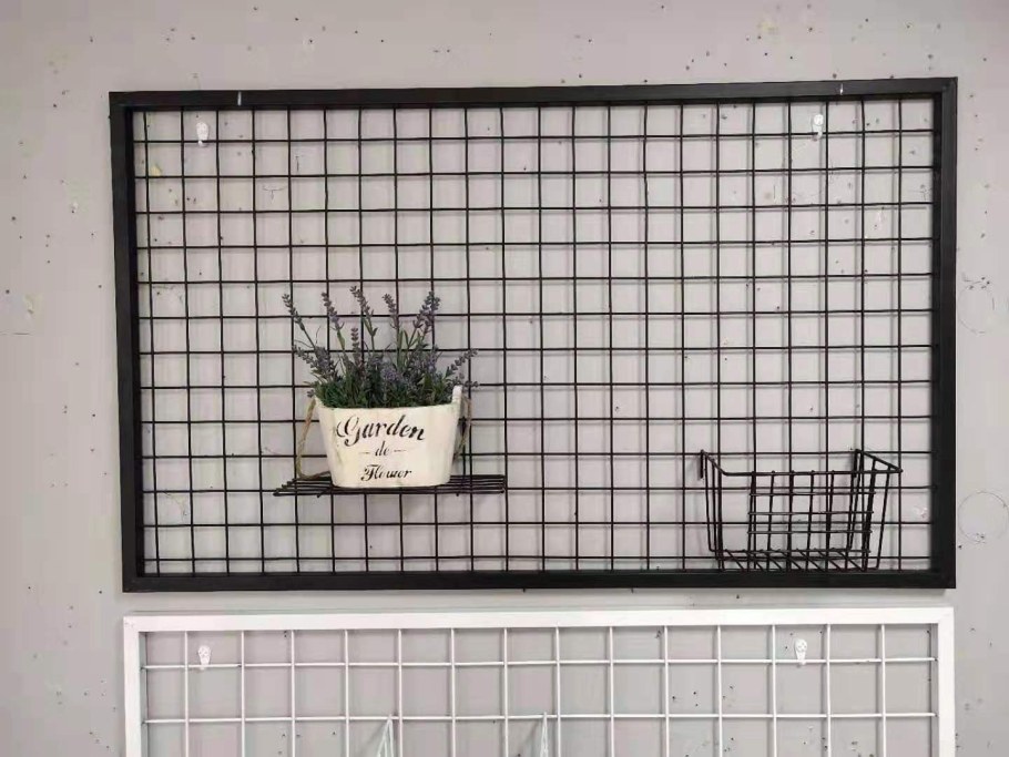 Металлическая решетка на стену