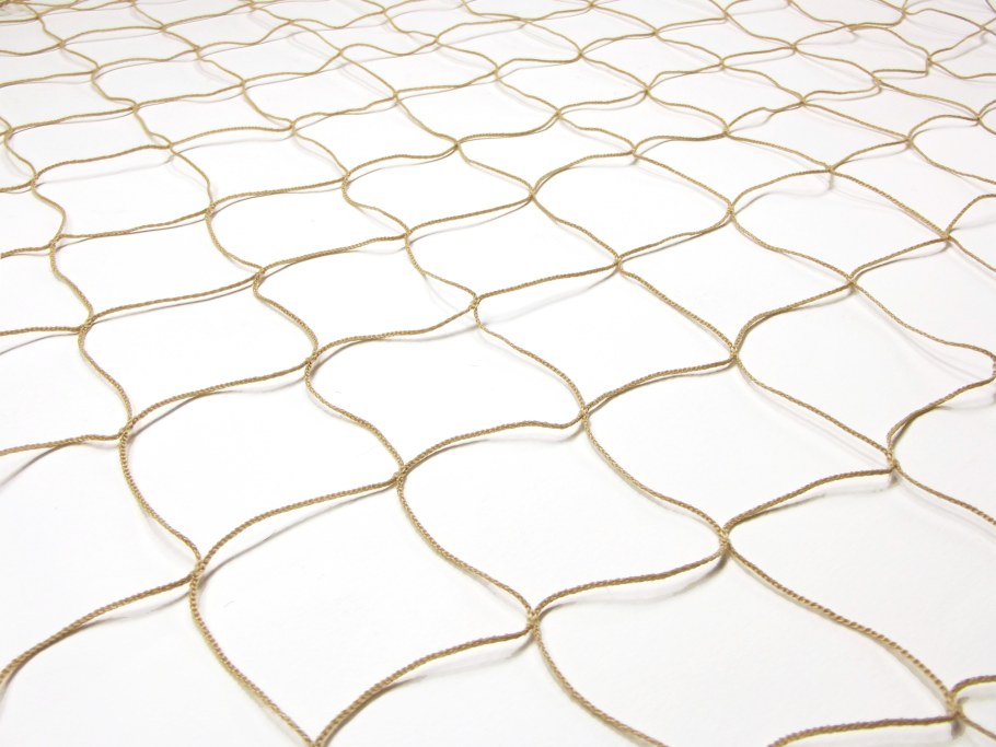 Декоративная сетка на бетонном