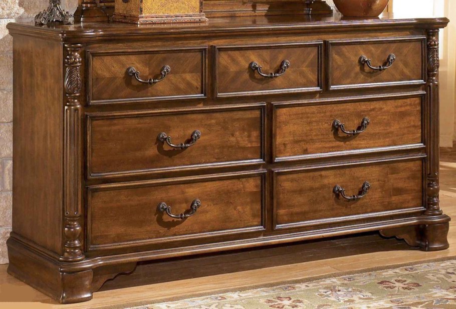 Старинный комод