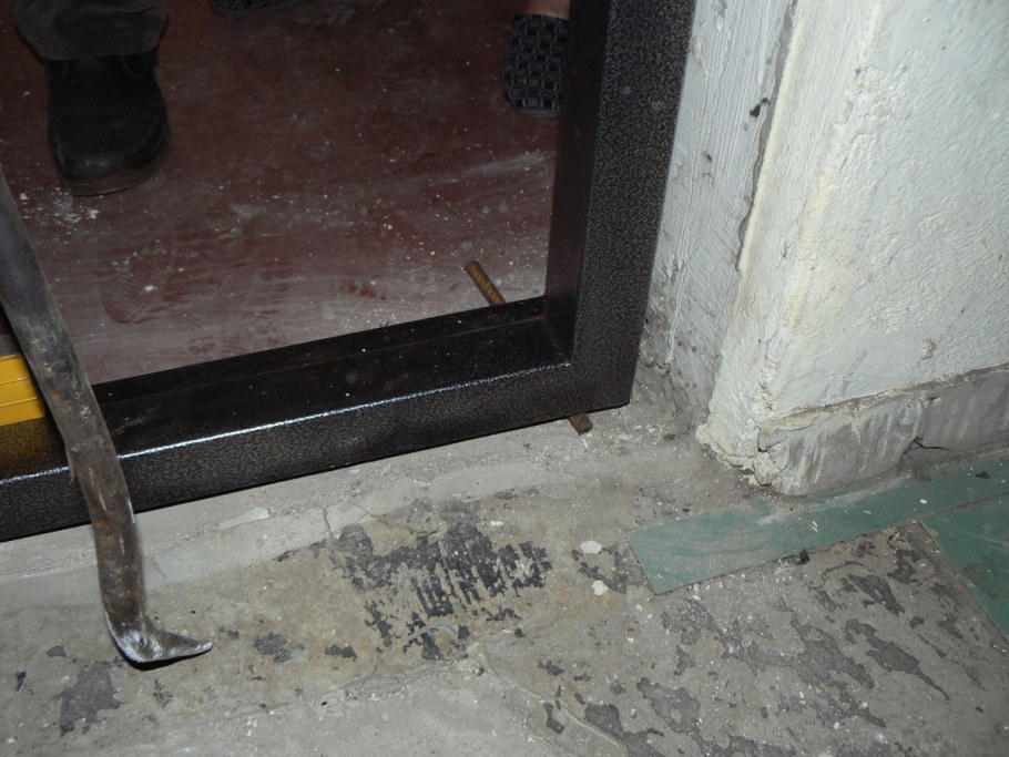 Короб метал двери снизу