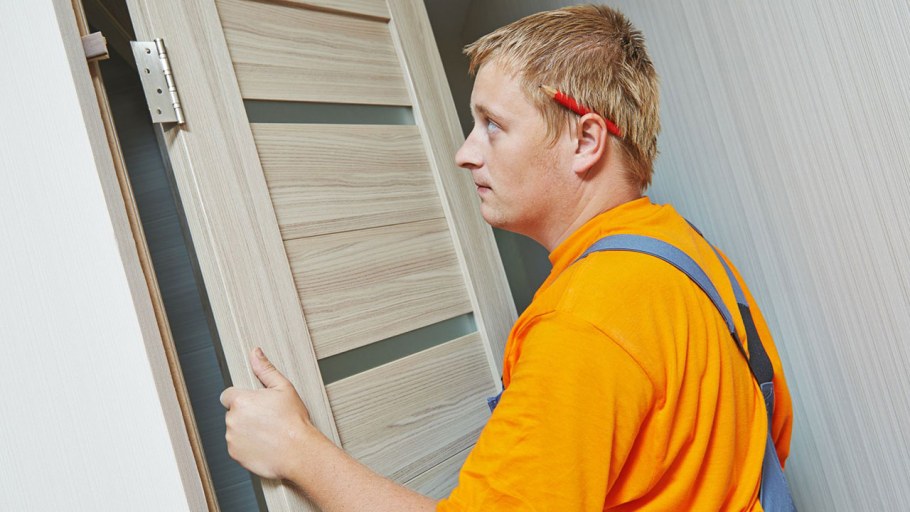 Установщик межкомнатных дверей