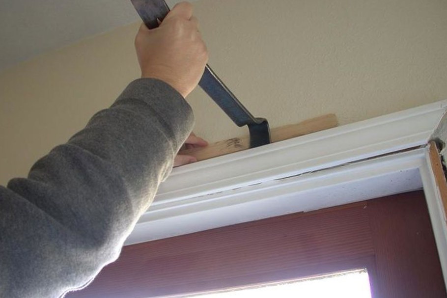 Демонтаж наличников дверных