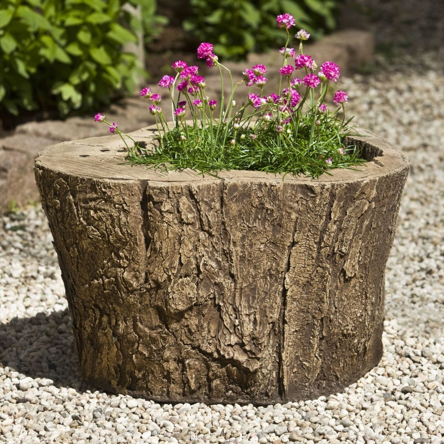 Декор из пеньков на участке