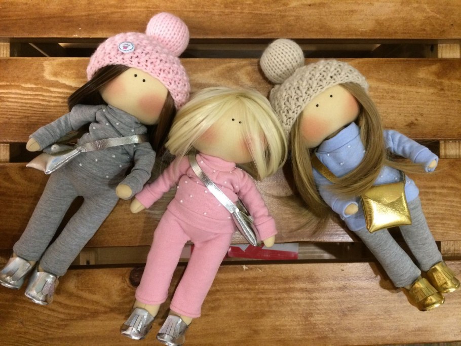 Интерьерная кукла с букетом