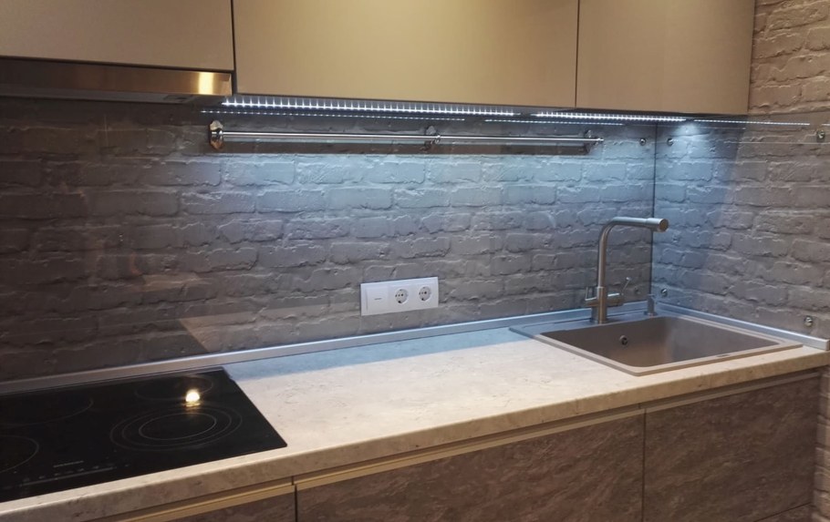 Фартук из прозрачного стекла