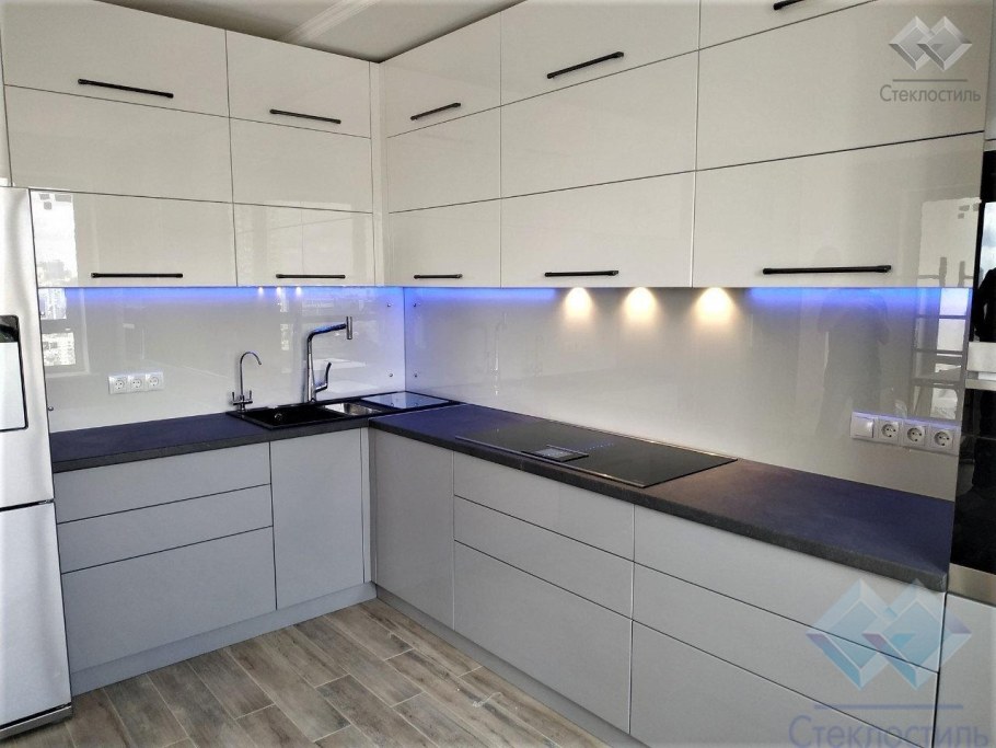 Фартук из каленого стекла для кухни