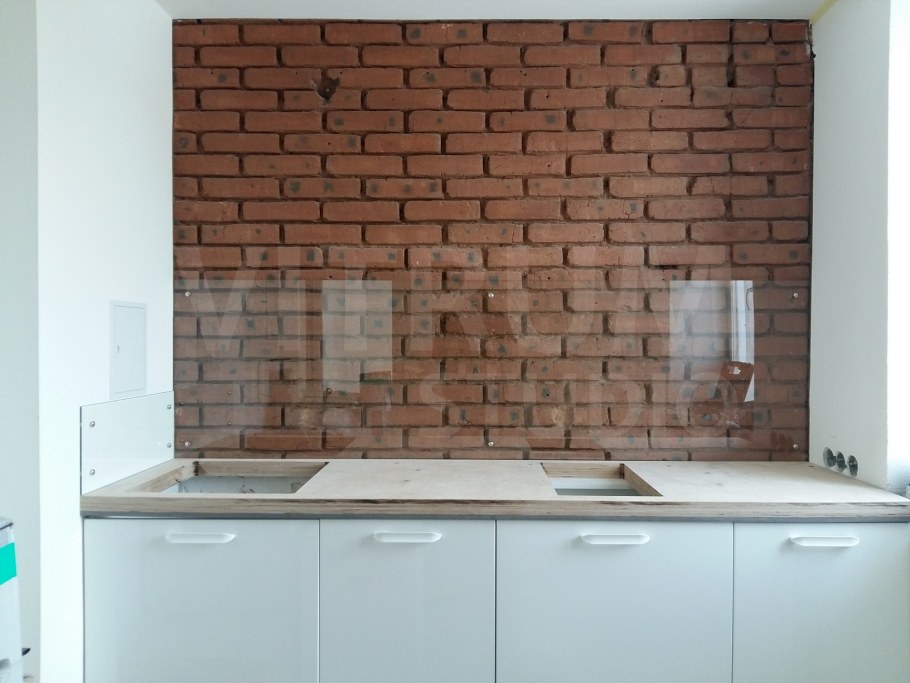 Фартук кирпич + стекло