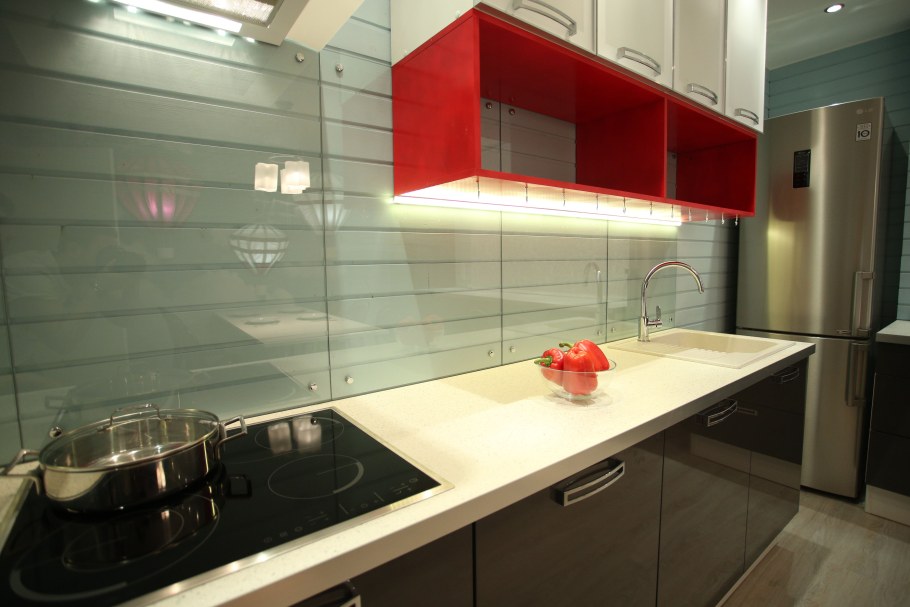 Фартук из прозрачного стекла