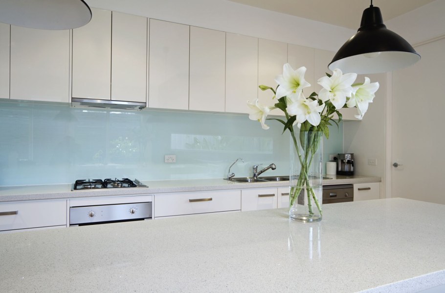 Стеклянный фартук для кухни