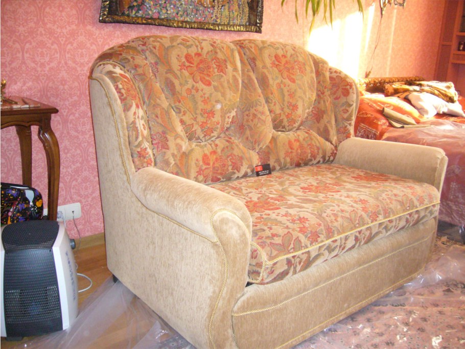 Комбинированная обшивка диванов