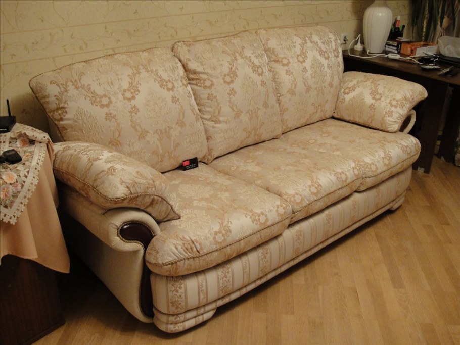 Комбинированная обшивка диванов