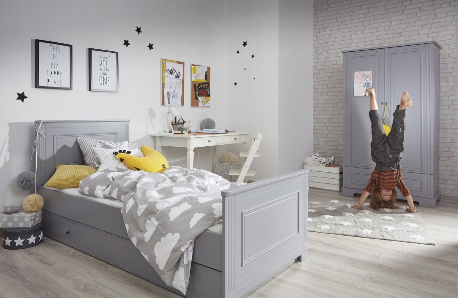 Светлая комната для подростка девочки