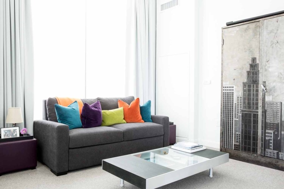 Голубой диван