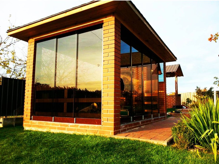 Стеклянная беседка