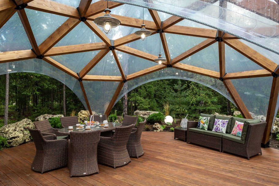 Клянная купольная беседка