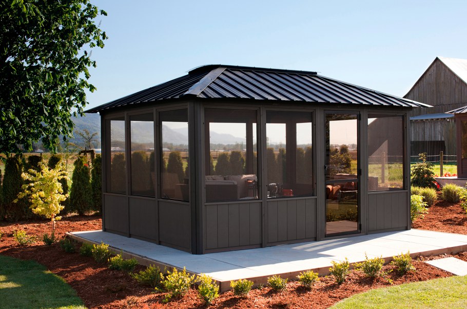 Застекленная беседка