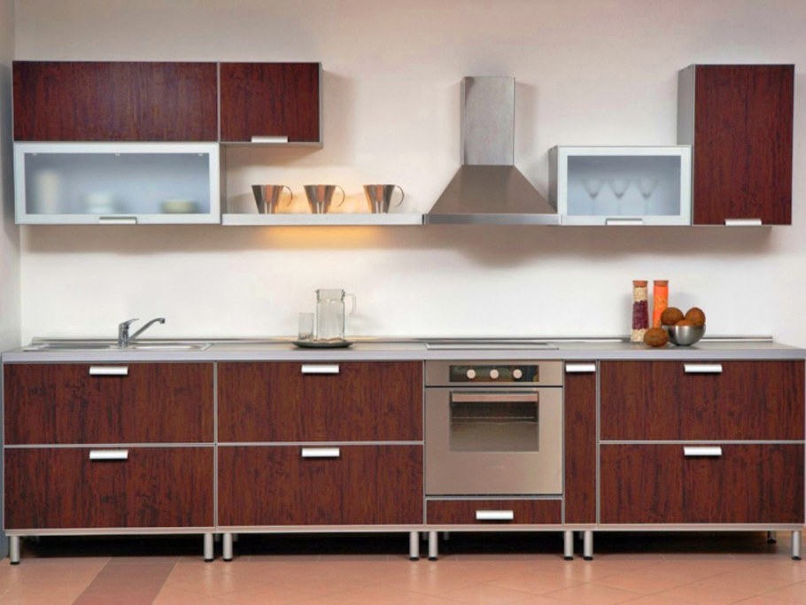 Кухонный гарнитур на ножках