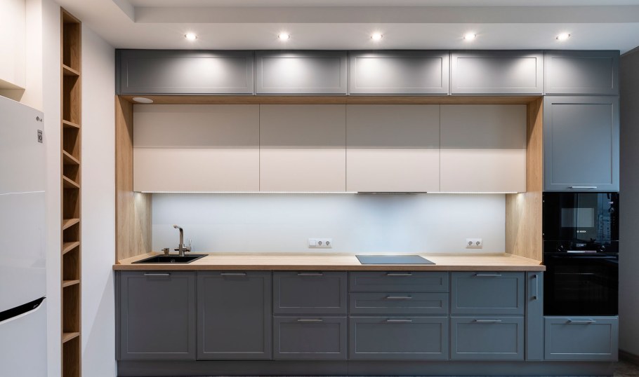 Кухни прямые с антресолью