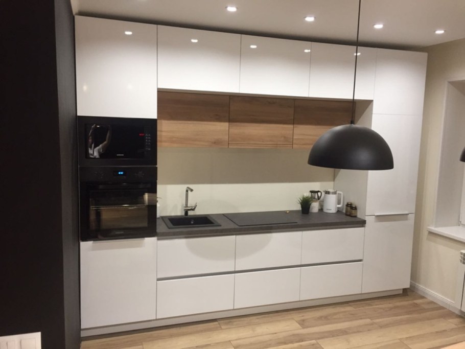 Прямая кухня без ручек