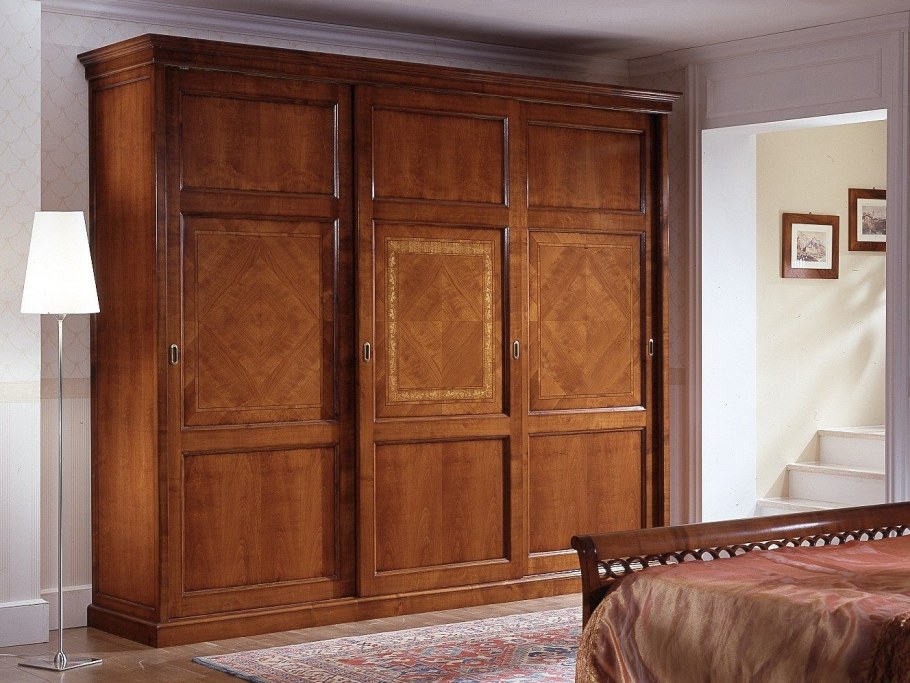 Шкаф купе из массива