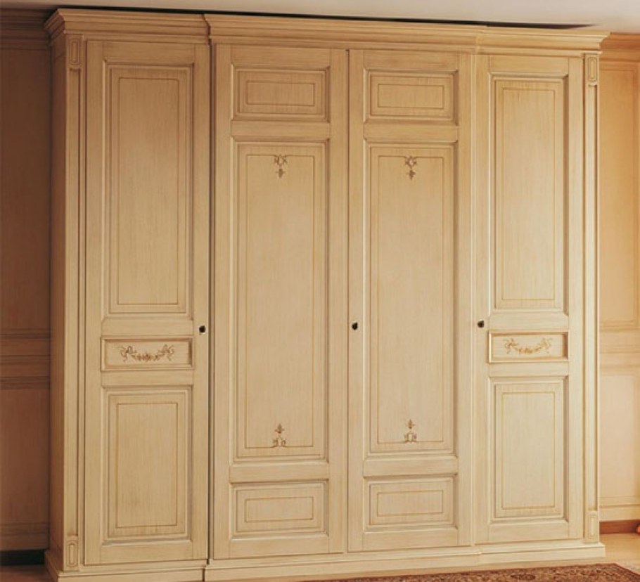 Шкаф четырехстворчатый распашной классика