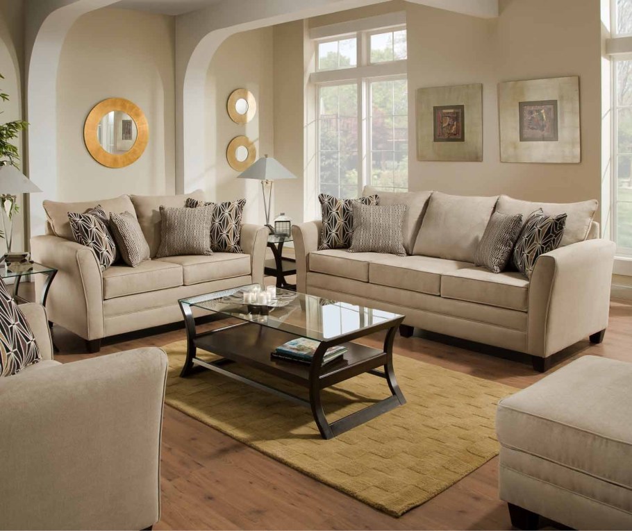 Песочный диван в интерьере