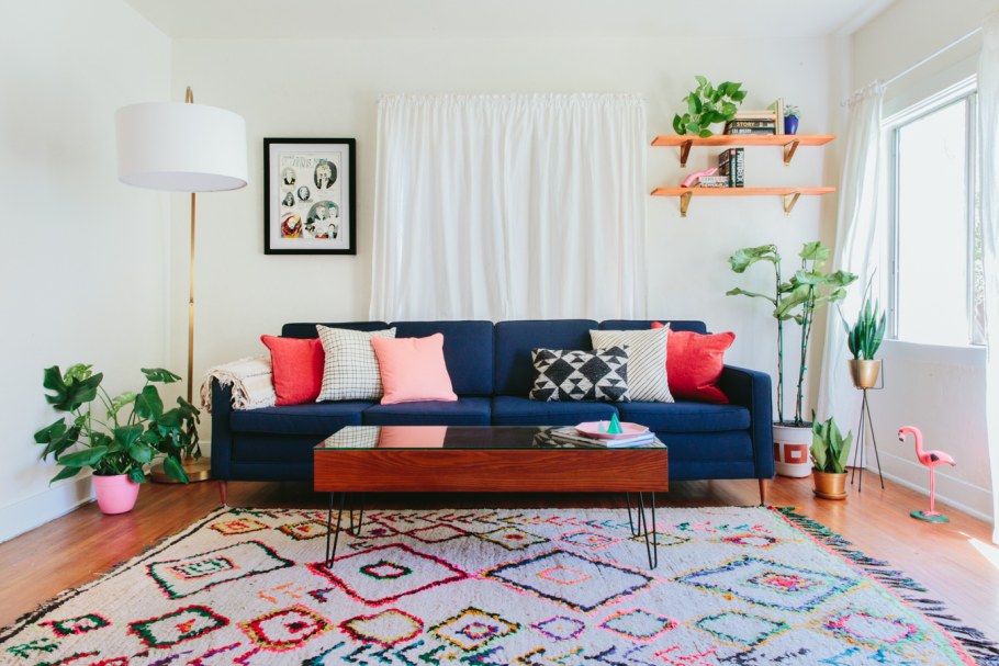 Синие подушки на диван