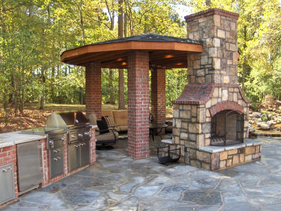 Барбекю из кирпича для беседки
