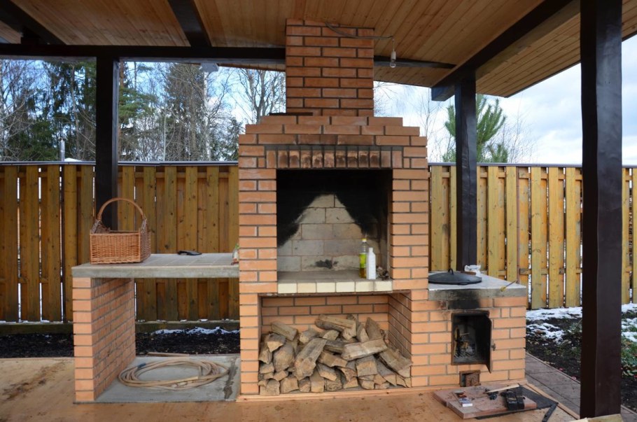 Барбекю для дачи из кирпича