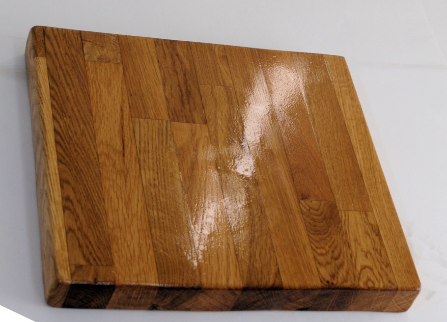 Покрытие дерева маслом