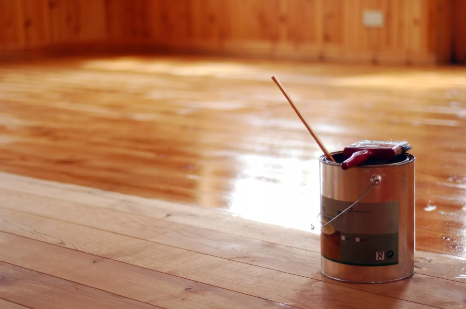 Покрытие дерева воском