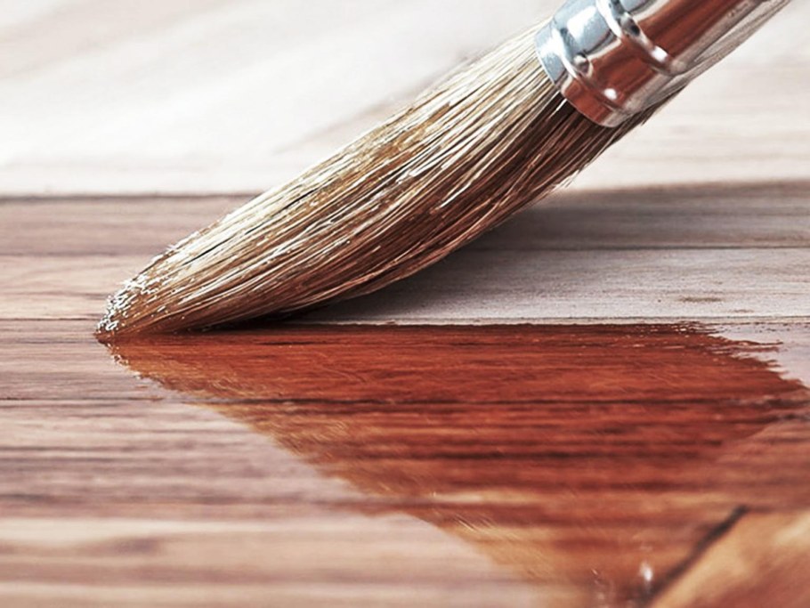 Покрытие дерева маслом