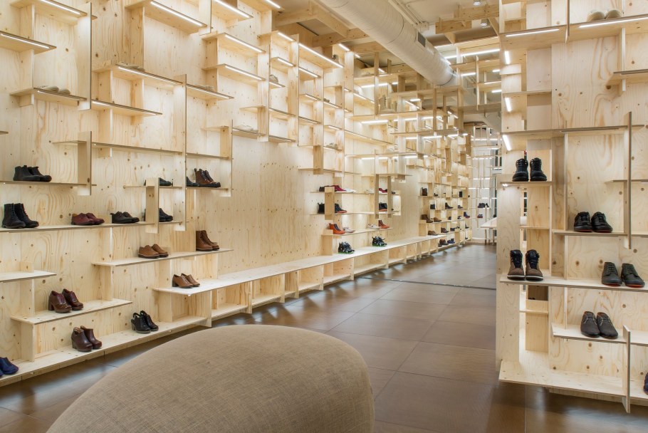 Интерьер магазина обуви
