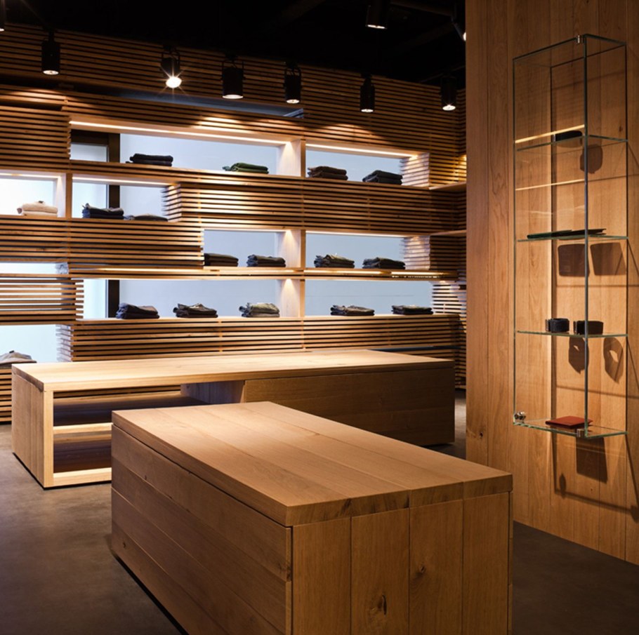 Интерьеры магазинов одежды дерево