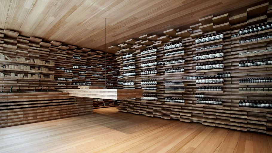 Отделка магазина деревом