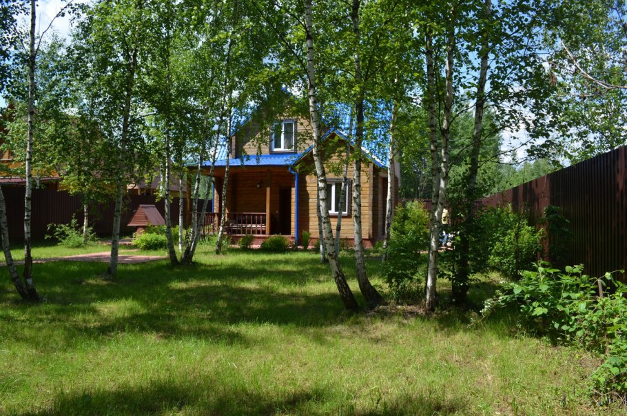 Коттедж с участком