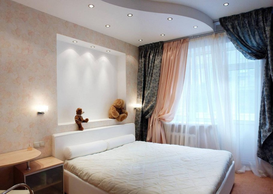 Потолок в маленькой спальне