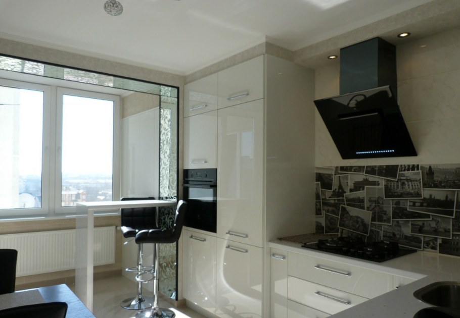 Кухня Объединенная с балконом