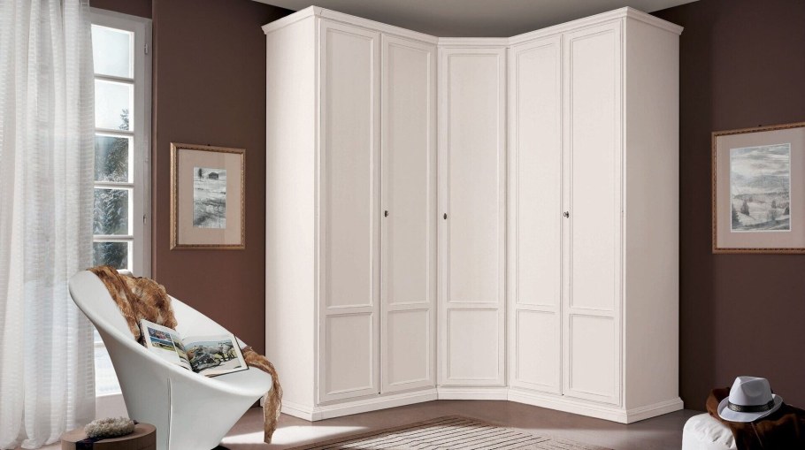 Угловой шкаф Британика