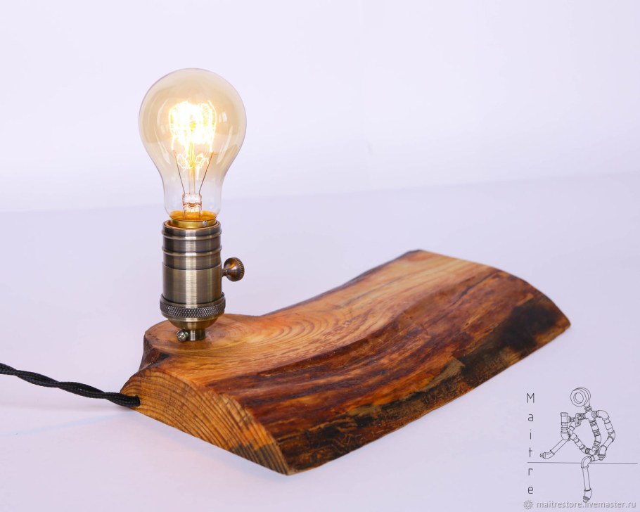 Лампа из дерева